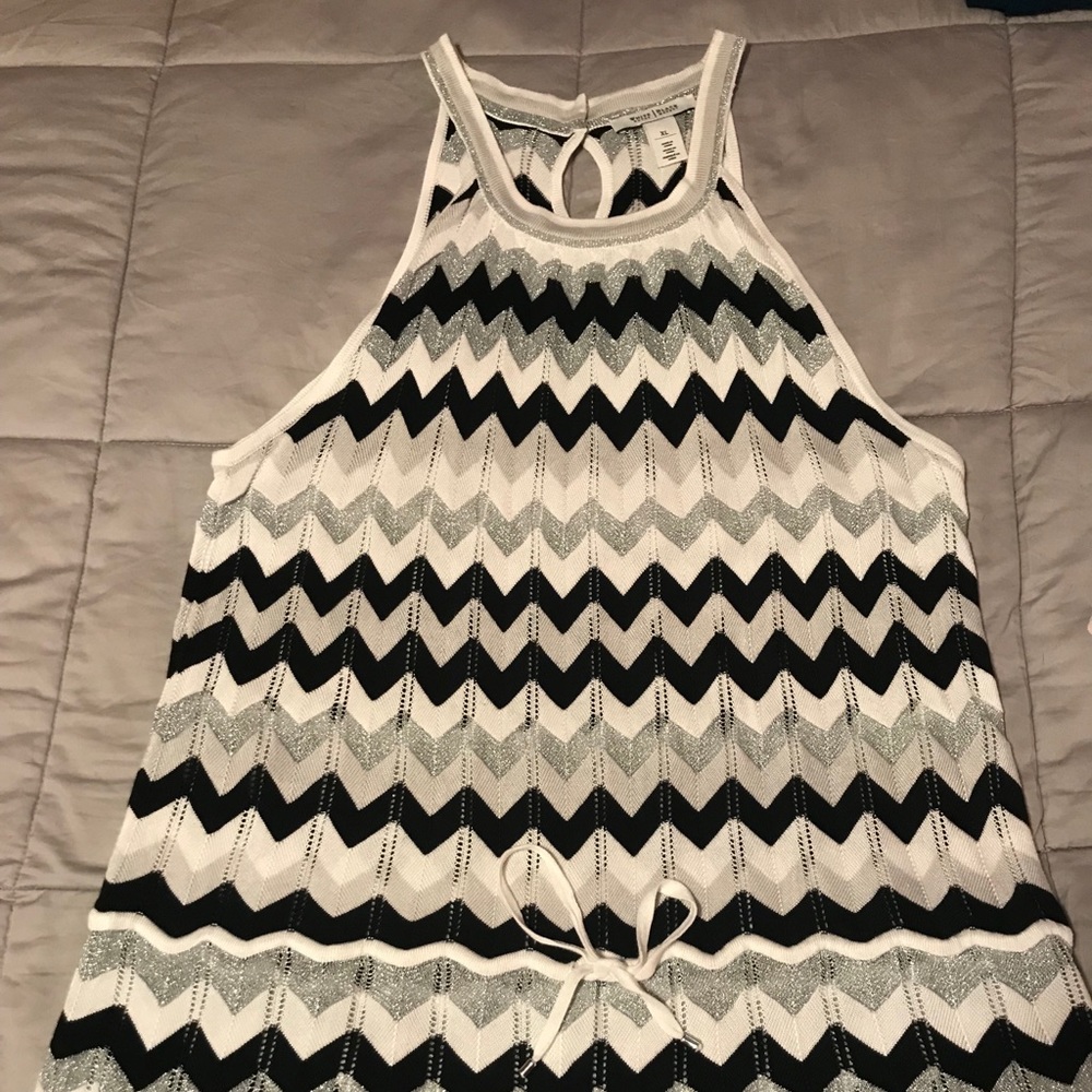 White & Black Market Extra Long zig zag tank top!